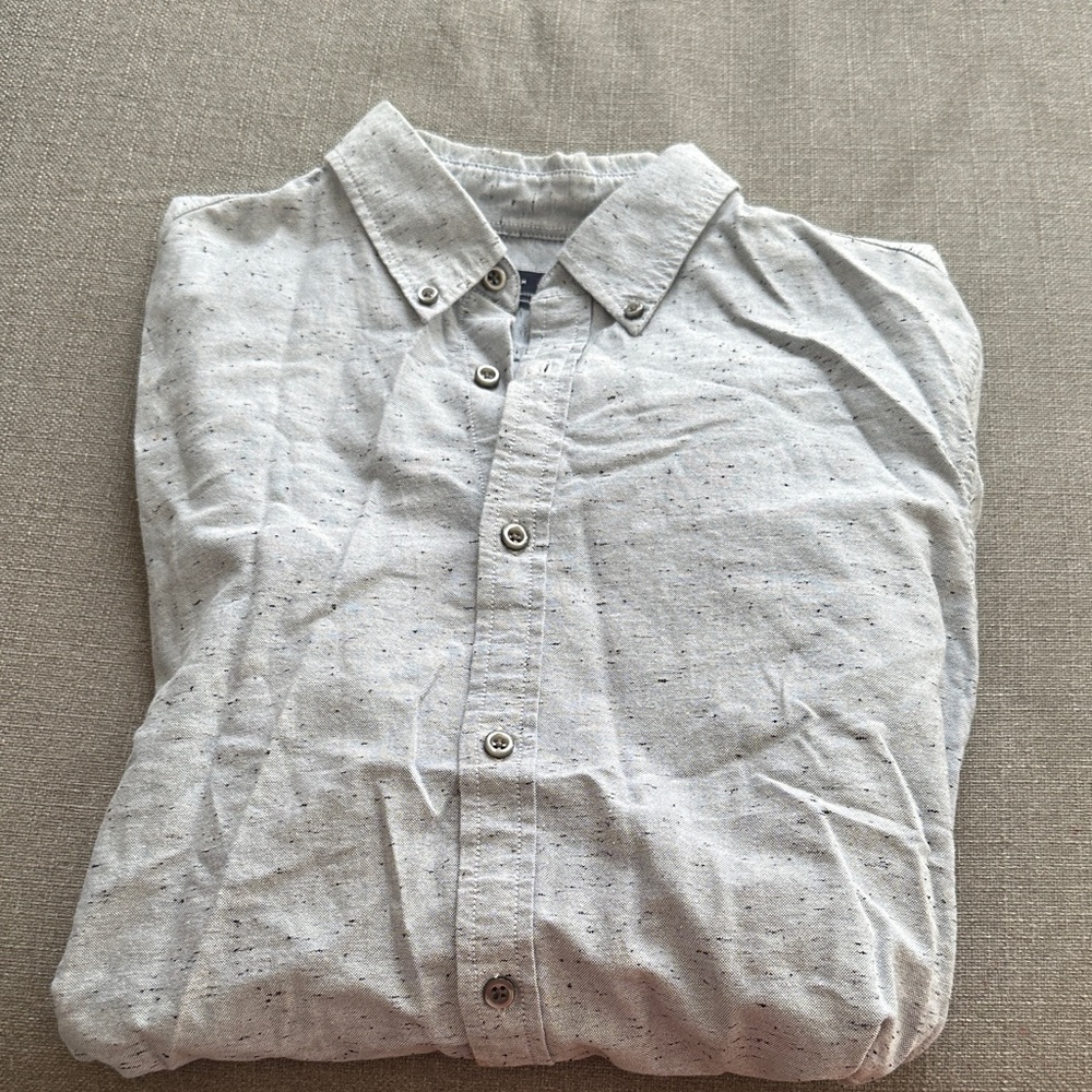 Men's Gray Button-Up Shirt
